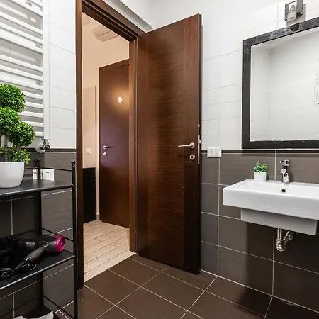 Renovated 2-bdr Flat Statuto - Zen 51 アパート ローマ